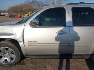 2014 GMC Yukon SLT with VIN 1GKS2CE00ER225071, listed as a IAAI auction lot 41581341 with 113,212 mi miles. Bid and sale history available at carsss.com. Image 15.