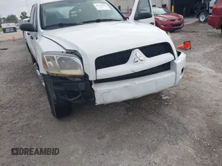 2007 Mitsubishi Raider LS z VIN 1Z7HC28K37S161604, wystawiony jako IAAI lot #42419553 z przebiegiem 297 632 mil mil oraz . Historia ofert i sprzedaży dostępna na DreamBid. Obrazek 6.