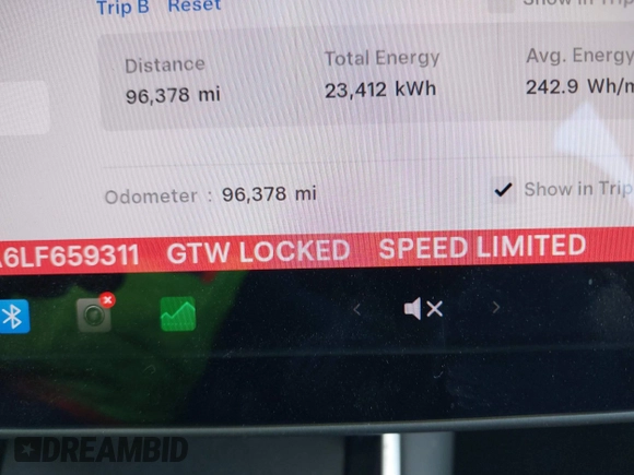2020 Tesla Model 3 Standard Range Plus z VIN 5YJ3E1EA6LF659311, wystawiony jako IAAI lot #42363341 z przebiegiem 96 378 mil mil oraz . Historia ofert i sprzedaży dostępna na DreamBid. Obrazek 16.