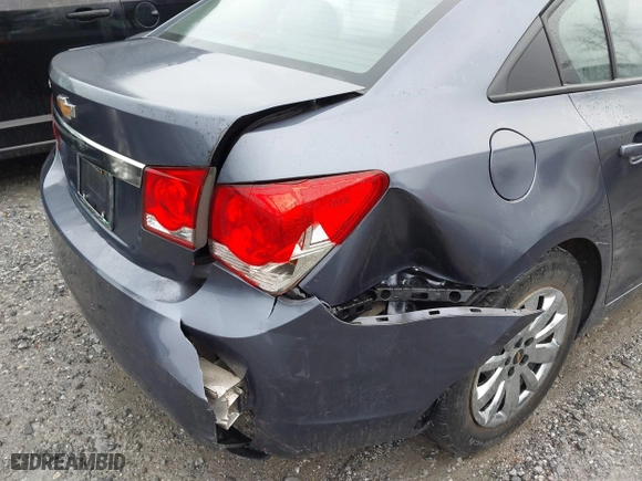 2014 Chevrolet Cruze LS with VIN 1G1PA5SH0E7103809, listed as a IAAI auction lot 41811167 with 181,849 mi miles. Bid and sale history available at carsss.com. Image 6.