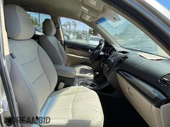 2012 Kia Sorento LX with VIN 5XYKT3A10CG304310, listed as a Copart auction lot 44085085 with 170,280 mi miles and Clean Title. Bid and sale history available at DreamBid. Image 5.