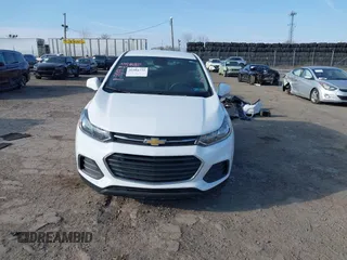 2020 Chevrolet Trax LS with VIN KL7CJKSB5LB049298, listed as a IAAI auction lot 41904732 with 46,879 mi miles. Bid and sale history available at carsss.com. Image 13.