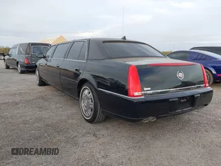2009 Cadillac DTS Professional Limousine z VIN 1GEEK90Y69U550200, wystawiony jako IAAI lot #40908599 z przebiegiem 56 415 mil mil oraz . Historia ofert i sprzedaży dostępna na DreamBid. Obrazek 3.