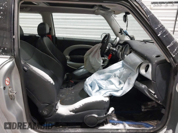 2002 MINI Hardtop with VIN WMWRC33422TC37296, listed as a IAAI auction lot 41385046 with 107,663 mi miles and . Bid and sale history available at DreamBid. Image 5.