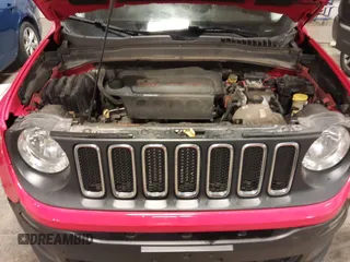 2017 Jeep Renegade Latitude z VIN ZACCJBBB8HPF87526, wystawiony jako IAAI lot #41823403 z przebiegiem 105 991 mil mil oraz . Historia ofert i sprzedaży dostępna na DreamBid. Obrazek 10.