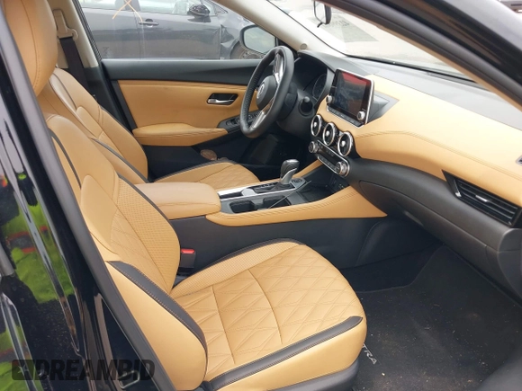 2025 Nissan Sentra SV z VIN 3N1AB8CV9SY292599, wystawiony jako IAAI lot #42399861 z przebiegiem 4 448 mil mil oraz . Historia ofert i sprzedaży dostępna na DreamBid. Obrazek 5.