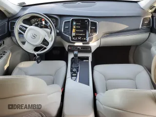 2020 Volvo XC90 Momentum with VIN YV4102PK4L1591775, listed as a Copart auction lot 84512774 with 43,809 mi miles and Salvage Title. Bid and sale history available at carsss.com. Image 8.