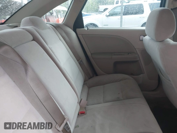 2005 Ford Five Hundred SE z VIN 1FAFP23145G127490, wystawiony jako IAAI lot #42122316 z przebiegiem 202 975 mil mil oraz . Historia ofert i sprzedaży dostępna na DreamBid. Obrazek 8.