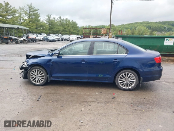 2011 Volkswagen Jetta SEL z VIN 3VWLZ7AJ2BM102447, wystawiony jako IAAI lot #42312584 z przebiegiem 103 392 mil mil oraz . Historia ofert i sprzedaży dostępna na DreamBid. Obrazek 15.