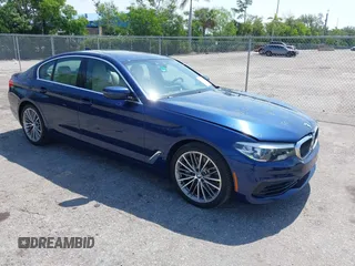 2019 BMW 5 Series 540i z VIN WBAJE5C51KBM76742, wystawiony jako IAAI lot #42656465 z przebiegiem 54 600 mil mil oraz . Historia ofert i sprzedaży dostępna na DreamBid. Obrazek 1.