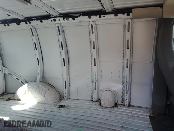 2019 GMC Savana Cargo z VIN 1GTW7AFG1K1246472, wystawiony jako Copart lot #47945425 z przebiegiem 67 493 mil mil oraz Szkody całkowita. Historia ofert i sprzedaży dostępna na DreamBid. Obrazek 11.