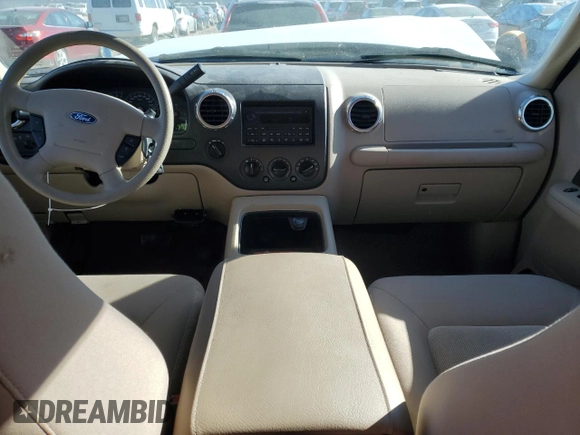 2004 Ford Expedition Special Service with VIN 1FMPU16L14LB44683, listed as a Copart auction lot 82395484 with 204,997 mi miles and Salvage title. Bid and sale history available at DreamBid. Image 8.