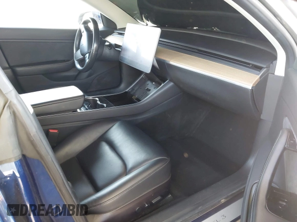 2018 Tesla Model 3 Long Range Battery z VIN 5YJ3E1EA8JF014706, wystawiony jako IAAI lot #41453650 z przebiegiem 68 037 mil mil oraz . Historia ofert i sprzedaży dostępna na DreamBid. Obrazek 5.