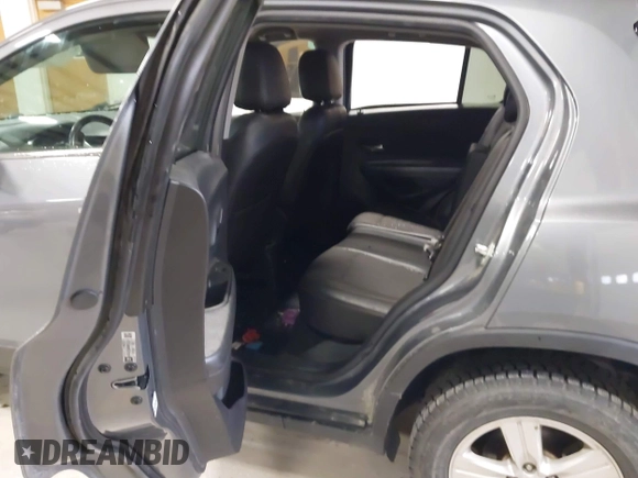 2019 Chevrolet Trax LT with VIN KL7CJPSB8KB937572, listed as a IAAI auction lot 42032722 with 103,132 mi miles. Bid and sale history available at carsss.com. Image 8.