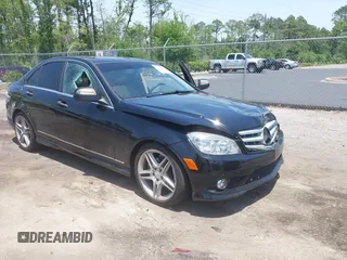 2009 Mercedes-Benz C 300 Sport z VIN WDDGF54X09F231689, wystawiony jako IAAI lot #42291790 z przebiegiem 143 573 mil mil oraz . Historia ofert i sprzedaży dostępna na DreamBid. Obrazek 1.