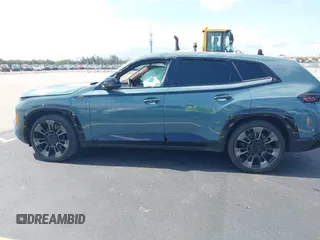 2023 BMW XM z VIN 5YM23CS00P9R58616, wystawiony jako IAAI lot #42205655 z przebiegiem 19 971 mil mil oraz . Historia ofert i sprzedaży dostępna na DreamBid. Obrazek 14.