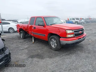 2006 Chevrolet Silverado 1500 LT2 with VIN 1GCEK19B06Z140810, listed as a IAAI auction lot 41564712 with 352,233 mi miles. Bid and sale history available at carsss.com. Image 1.