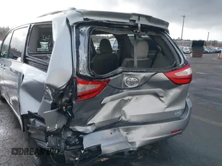 2018 Toyota Sienna XLE with VIN 5TDDZ3DC5JS205440, listed as a IAAI auction lot 41090557 with 50,775 mi miles. Bid and sale history available at carsss.com. Image 6.