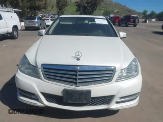 2014 Mercedes-Benz C 250 Sport z VIN WDDGF4HB1EA893149, wystawiony jako IAAI lot #41865343 z przebiegiem 188 557 mil mil oraz . Historia ofert i sprzedaży dostępna na DreamBid. Obrazek 12.