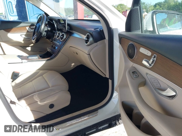 2020 Mercedes-Benz GLC 300 with VIN W1N0G8DB6LF850005, listed as a IAAI auction lot 42526148 with 21,700 mi miles and . Bid and sale history available at DreamBid. Image 5.