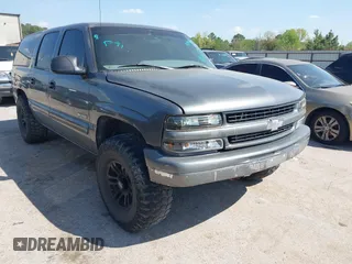 2000 Chevrolet Suburban LS with VIN 3GNEC16T2YG104878, listed as a IAAI auction lot 40464441 with 233,868 mi miles. Bid and sale history available at carsss.com. Image 1.