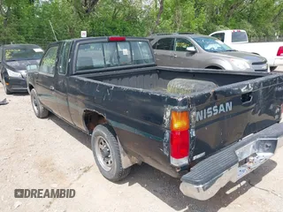 1994 Nissan Frontier XE z VIN 1N6SD16S5RC303165, wystawiony jako IAAI lot #42188157 z przebiegiem 80 733 mil mil oraz . Historia ofert i sprzedaży dostępna na DreamBid. Obrazek 3.