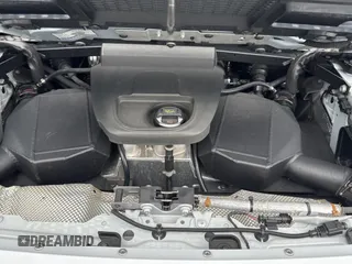 2018 Audi R8 z VIN WUAVACFX3J7902212, wystawiony jako Copart lot #58197295 z przebiegiem 28 854 mil mil oraz Tytuł czysty. Historia ofert i sprzedaży dostępna na DreamBid. Obrazek 7.