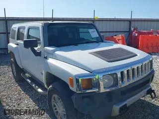 2008 Hummer H3 SUV with VIN 5GTEN13E288164635, listed as a IAAI auction lot 41748565 with 221,428 mi miles. Bid and sale history available at carsss.com. Image 1.