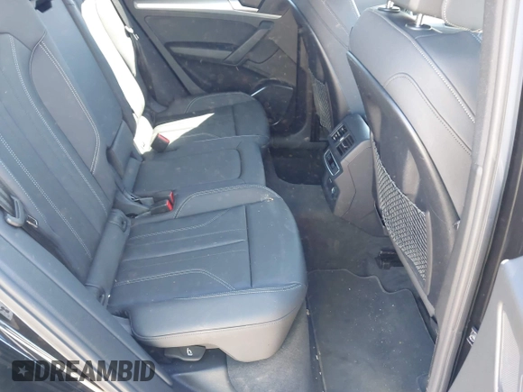 2025 Audi Q5 S line Premium z VIN WA1GAAFY7S2022643, wystawiony jako IAAI lot #41881316 z przebiegiem 8367 mil mil oraz . Historia ofert i sprzedaży dostępna na DreamBid. Obrazek 8.