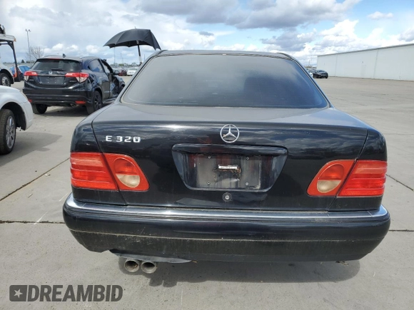 1999 Mercedes-Benz E 320 z VIN WDBJF65H6XA858046, wystawiony jako Copart lot #49115495 z przebiegiem Nie podano mil oraz Czysty tytuł • Clean title. Historia ofert i sprzedaży dostępna na DreamBid. Obrazek 6.