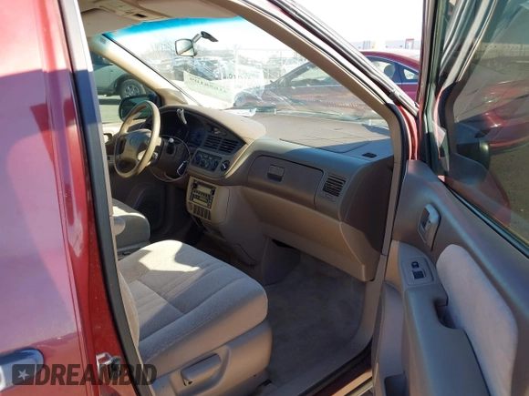 2002 Toyota Sienna CE with VIN 4T3ZF19C52U463405, listed as a IAAI auction lot 41658109 with 138,726 mi miles. Bid and sale history available at carsss.com. Image 5.