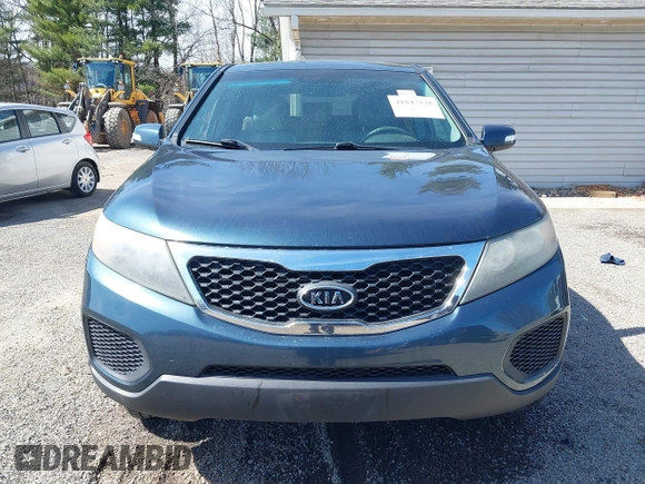 2011 Kia Sorento LX with VIN 5XYKT3A19BG164787, listed as a IAAI auction lot 41847231 with 139,050 mi miles. Bid and sale history available at carsss.com. Image 13.