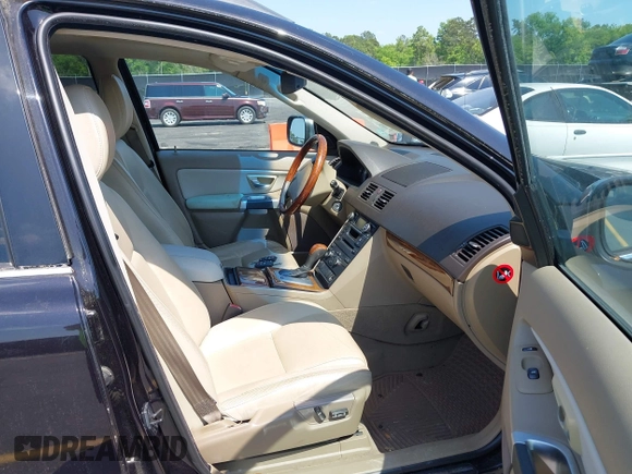 2008 Volvo XC90 V8 with VIN YV4CZ852681425205, listed as a IAAI auction lot 42061729 with 156,884 mi miles. Bid and sale history available at carsss.com. Image 5.