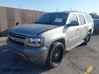 2009 Chevrolet Suburban LT w/2LT with VIN 1GNFC26069R190780, listed as a IAAI auction lot 41966765 with 206,413 mi miles. Bid and sale history available at carsss.com. Image 2.