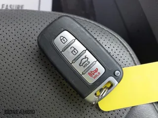 2015 Hyundai Sonata Hybrid Limited with VIN KMHEC4A45FA051854, listed as a IAAI auction lot 41853648 with 160,422 mi miles. Bid and sale history available at carsss.com. Image 11.