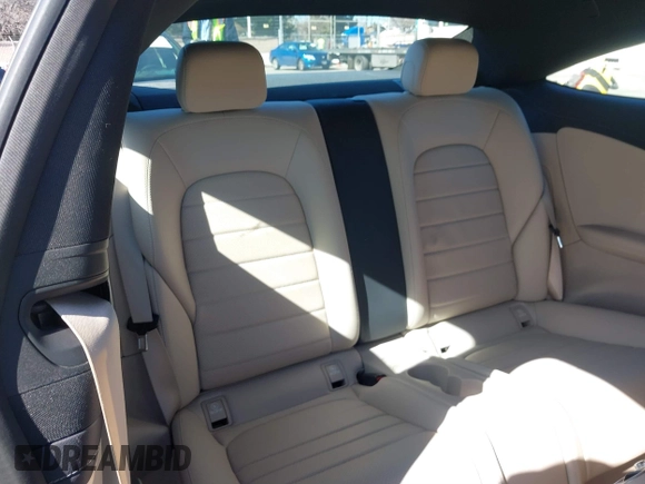 2023 Mercedes-Benz C 300 z VIN W1KWJ8DB4PG125835, wystawiony jako IAAI lot #41654470 z przebiegiem 14 001 mil mil oraz . Historia ofert i sprzedaży dostępna na DreamBid. Obrazek 8.