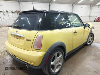 2005 MINI Hardtop with VIN WMWRC33595TJ70125, listed as a IAAI auction lot 42039711 with 178,091 mi miles and . Bid and sale history available at DreamBid. Image 4.