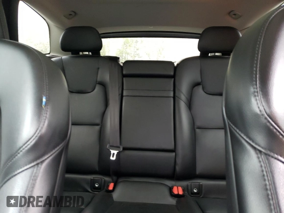 2019 Volvo XC60 Momentum with VIN LYV102RK0KB298964, listed as a Copart auction lot 54860385 with 83,143 mi miles and Salvage title. Bid and sale history available at DreamBid. Image 10.