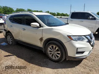 2017 Nissan Rogue SV z VIN JN8AT2MTXHW131526, wystawiony jako Copart lot #52114375 z przebiegiem 132 810 mil mil oraz Czysty tytuł • Clean title. Historia ofert i sprzedaży dostępna na DreamBid. Obrazek 4.