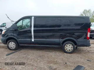 2017 Ford Transit z VIN 1FTYE1YM6HKA47762, wystawiony jako IAAI lot #41799938 z przebiegiem Nie podano mil oraz . Historia ofert i sprzedaży dostępna na DreamBid. Obrazek 13.
