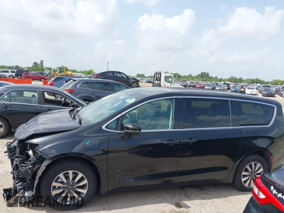 2023 Chrysler Pacifica Hybrid Touring L with VIN 2C4RC1L75PR611901, listed as a IAAI auction lot 42626500 with 44,156 mi miles and . Bid and sale history available at DreamBid. Image 14.