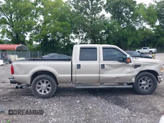 2010 Ford F-250 XL z VIN 1FTSW2AR4AEB11767, wystawiony jako IAAI lot #42490922 z przebiegiem 258 343 mil mil oraz . Historia ofert i sprzedaży dostępna na DreamBid. Obrazek 13.
