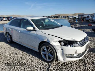 2014 Volkswagen Passat SEL Premium z VIN 1VWCN7A30EC100232, wystawiony jako Copart lot #48228355 z przebiegiem 127 832 mil mil oraz Szkoda całkowita • Salvage title. Historia ofert i sprzedaży dostępna na DreamBid. Obrazek 4.