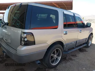 2004 Ford Expedition XLS z VIN 1FMRU13W04LA74231, wystawiony jako IAAI lot #42387482 z przebiegiem Nie podano mil oraz . Historia ofert i sprzedaży dostępna na DreamBid. Obrazek 4.