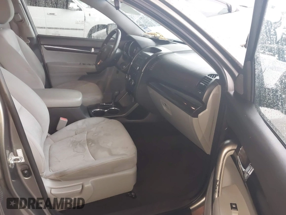 2011 Kia Sorento LX with VIN 5XYKT3A10BG004233, listed as a IAAI auction lot 42477034 with 239,555 mi miles and . Bid and sale history available at DreamBid. Image 5.