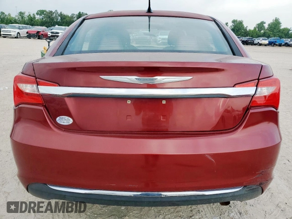 2014 Chrysler 200 LX z VIN 1C3CCBABXEN121858, wystawiony jako Copart lot #56477645 z przebiegiem 104 053 mil mil oraz Szkody całkowita. Historia ofert i sprzedaży dostępna na DreamBid. Obrazek 6.