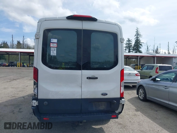 2019 Ford Transit z VIN 1FTBW2CM0KKB30319, wystawiony jako IAAI lot #42003985 z przebiegiem 396 456 mil mil oraz . Historia ofert i sprzedaży dostępna na DreamBid. Obrazek 16.