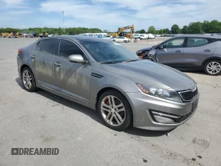 2013 Kia Optima SX z VIN 5XXGR4A63DG167343, wystawiony jako Copart lot #57677305 z przebiegiem 161 446 mil mil oraz Czysty tytuł • Clean title. Historia ofert i sprzedaży dostępna na DreamBid. Obrazek 4.