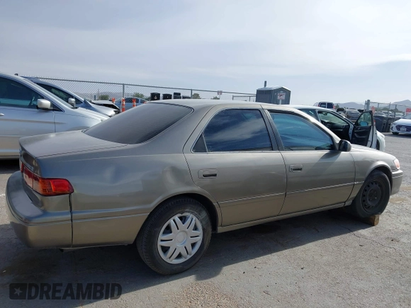 2001 Toyota Camry CE z VIN 4T1BG22K31U069513, wystawiony jako IAAI lot #42243673 z przebiegiem 137 241 mil mil oraz . Historia ofert i sprzedaży dostępna na DreamBid. Obrazek 13.