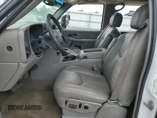 2006 GMC Sierra 3500 DRW SLE1 z VIN 1GTJK33D16F207548, wystawiony jako Copart lot #72369554 z przebiegiem Nie podano mil oraz Szkody całkowita. Historia ofert i sprzedaży dostępna na DreamBid. Obrazek 7.